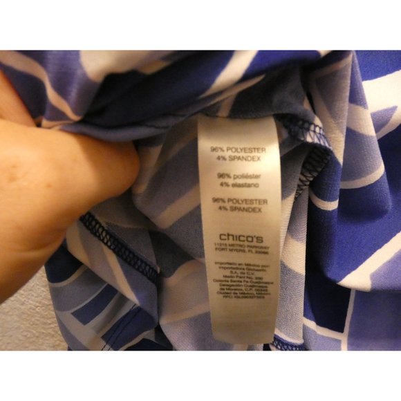 Women's White with Blue Flowers Blouse, Chico's, Size Medium, New with Tags - Picture 7 of 8